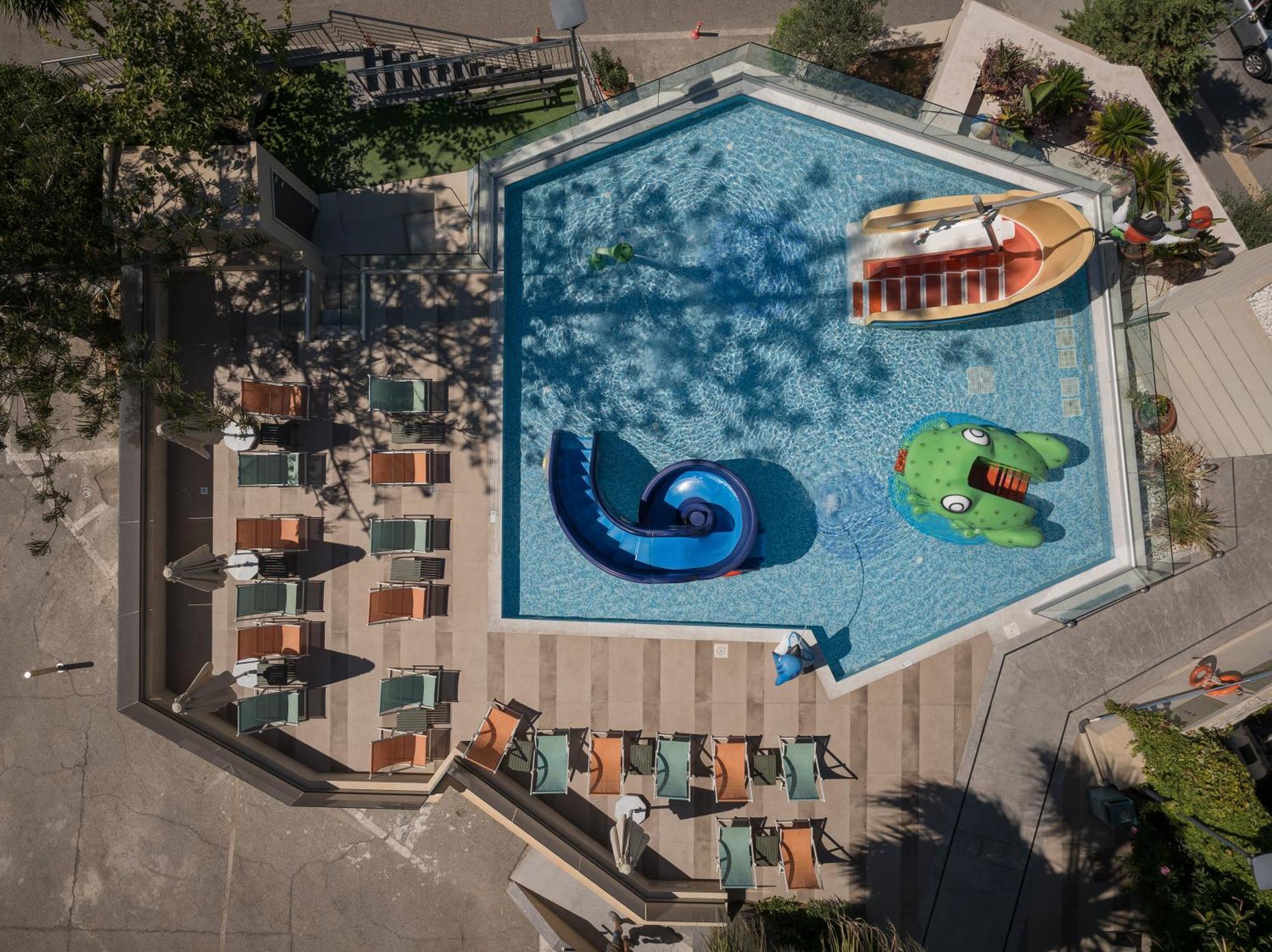 Minos Hotel Ретимно Экстерьер фото